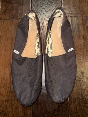 Toms Women Slip-On Canvas Loafers in Black 11.5